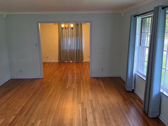 4th image of 214 Chestnut St
