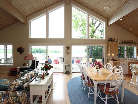 3rd image of 603 W Pickerel Lake Dr