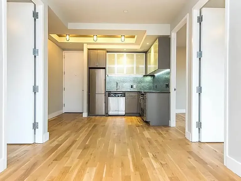 185 Leonard St #3E — Photo 1