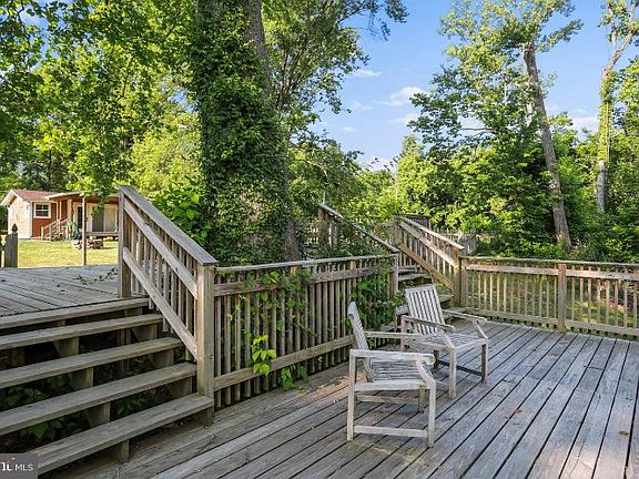5th image of 207 Riverview Shores Dr