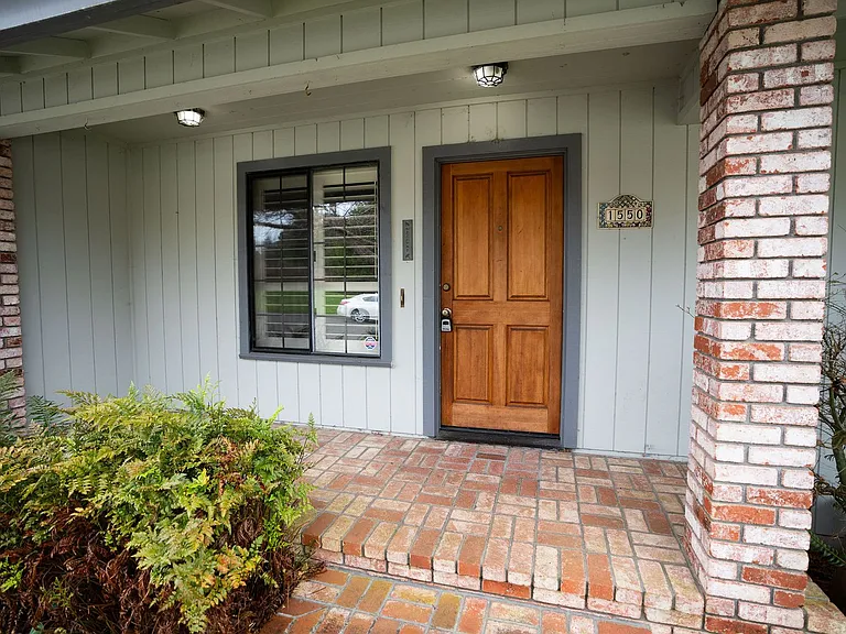 1550 Chabot Ct — Photo 3