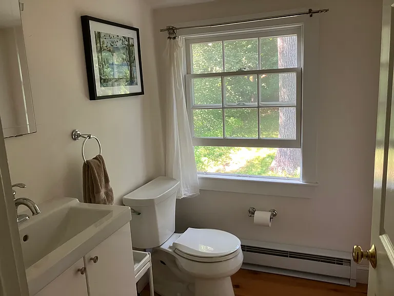 Upstairs 1/2 bath