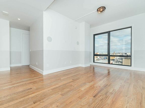 5th image of 115 Stanwix St APT 521