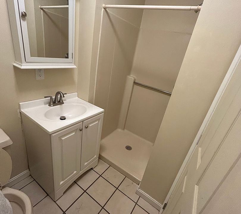 2nd image of 80 Yarmouth Rd #2