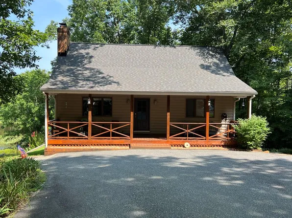 18 Mill Pond Rd, Urbanna, VA 23175