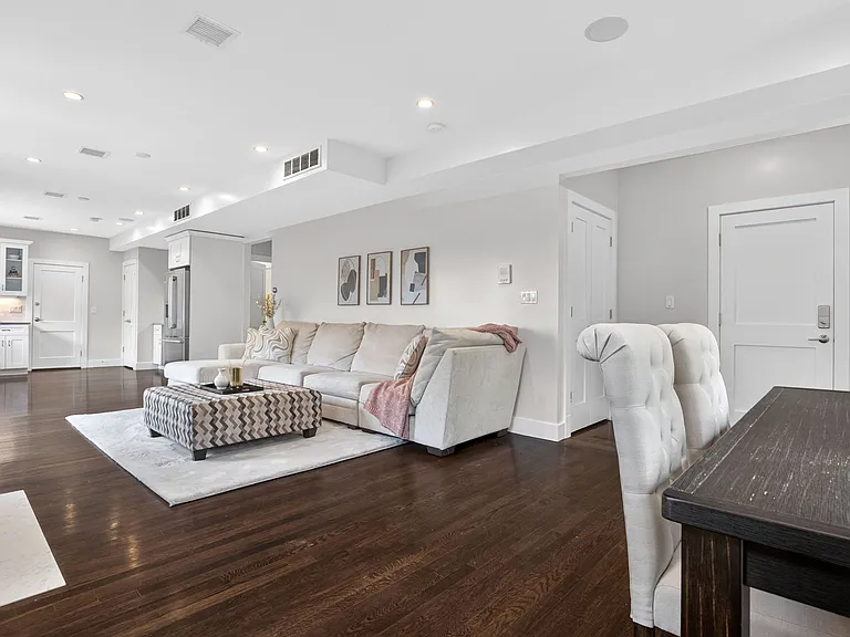 319 Forest Hills St #2 — Photo 8