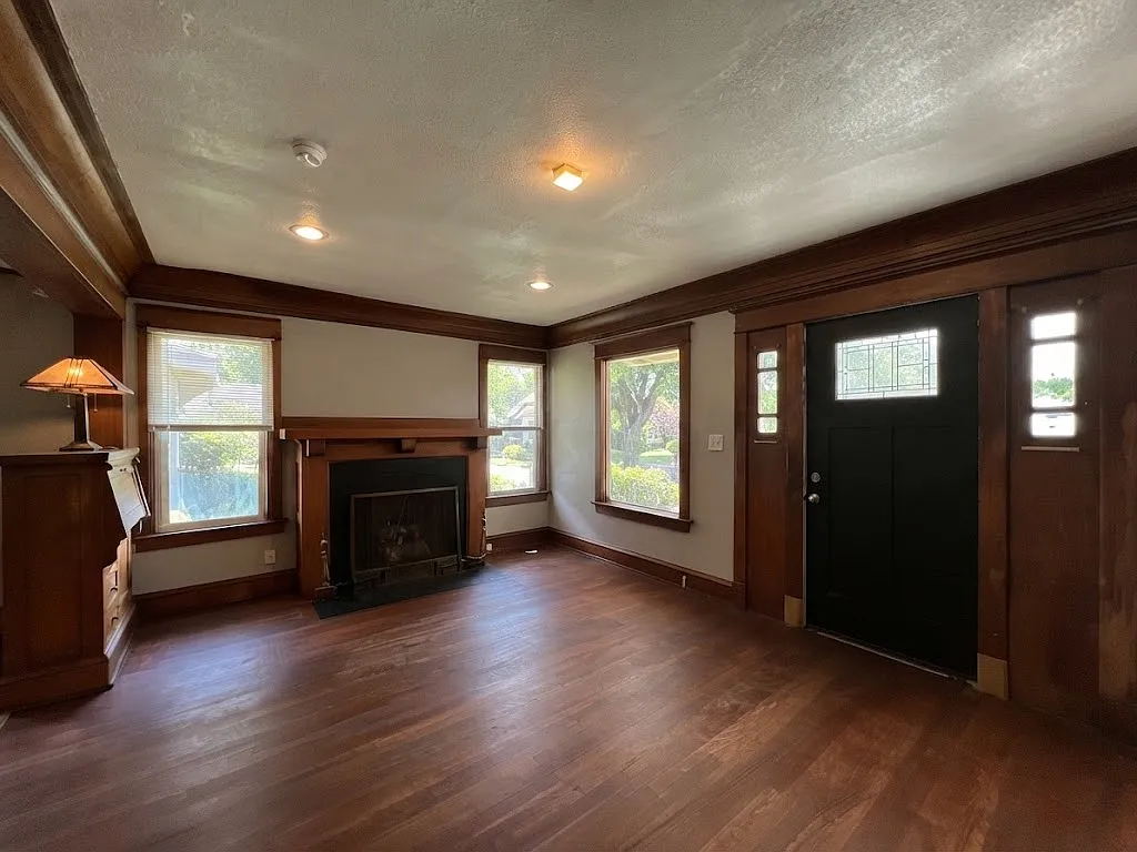 3 bed, 1050 sqft, $1,245 — Photo 2