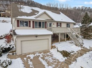 1115 Jonathan Ln, La Crescent, MN 55947