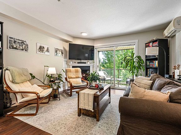 3rd image of 2038 Sandalwood Cres #309