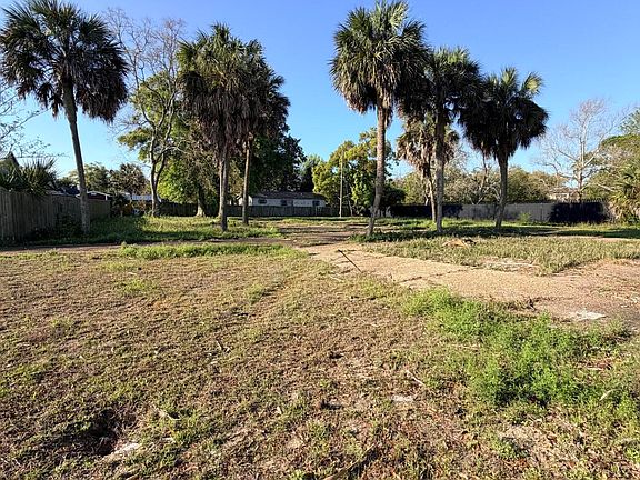 4th image of 367 Forrest Ave