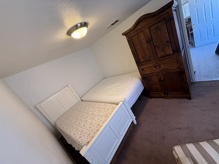 729 El Centro Ave — Photo 8