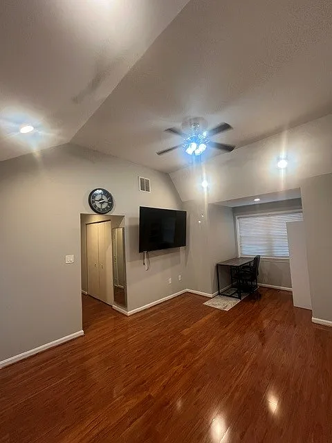 9335 Kings Post Ct — Photo 2