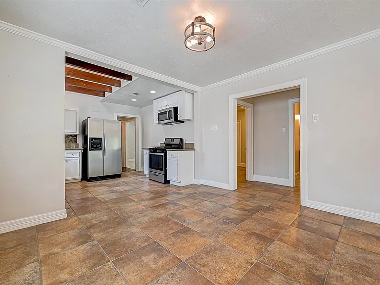 817 Eleanor St — Photo 13