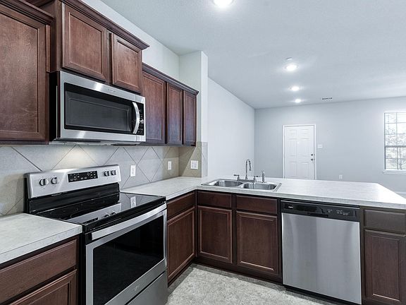 5th image of 2221 Canongate Dr