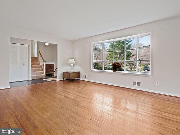 3rd image of 6902 Stonewood Ct
