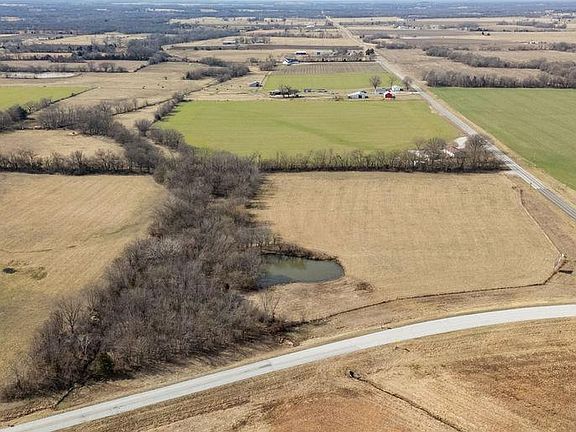2nd image of 587 NW 1st Ln Tract 1
