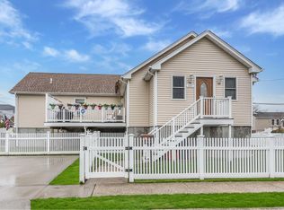 157 Suffolk Rd, Island Park, NY 11558