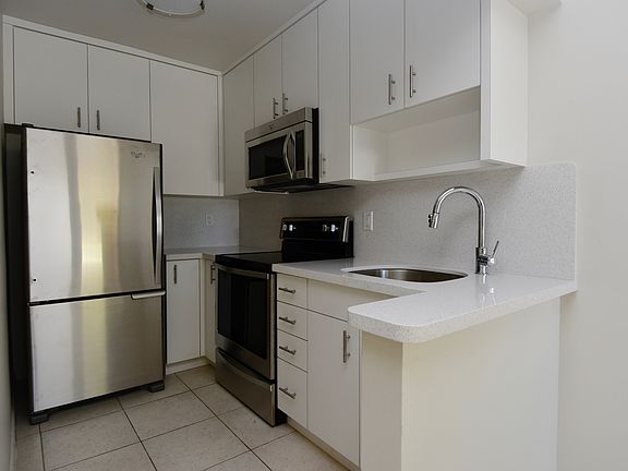 3rd image of 4105 NE 21st Ave APT 3