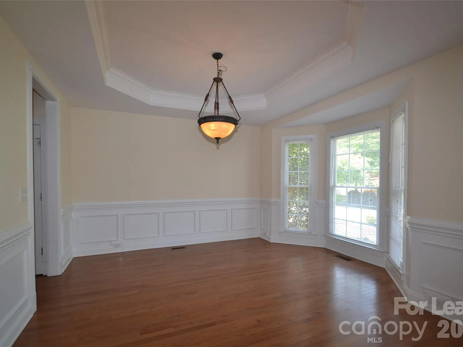 4 bed, 3.5 bath, 3632 sqft, $3,200 — Photo 4