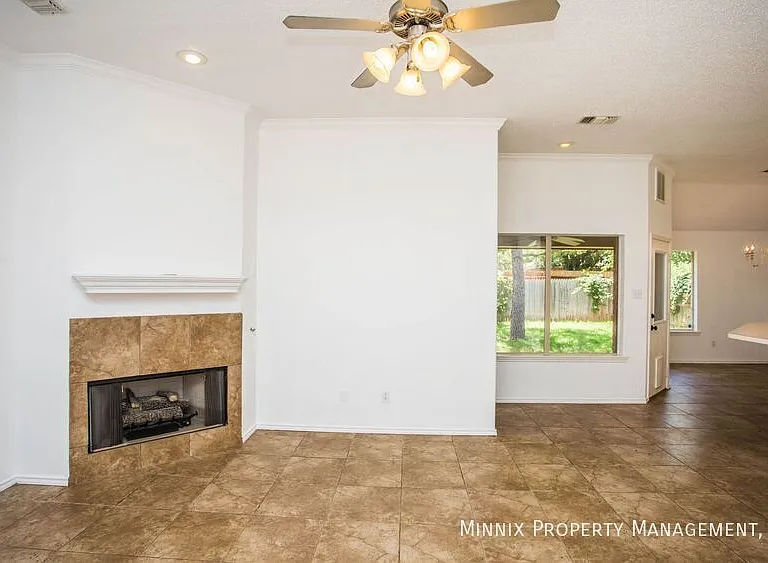 3305 103rd St — Photo 19