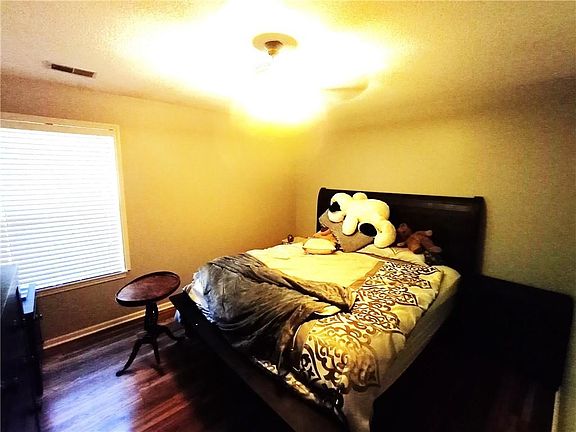 2nd image of 610 SE Florence Ave