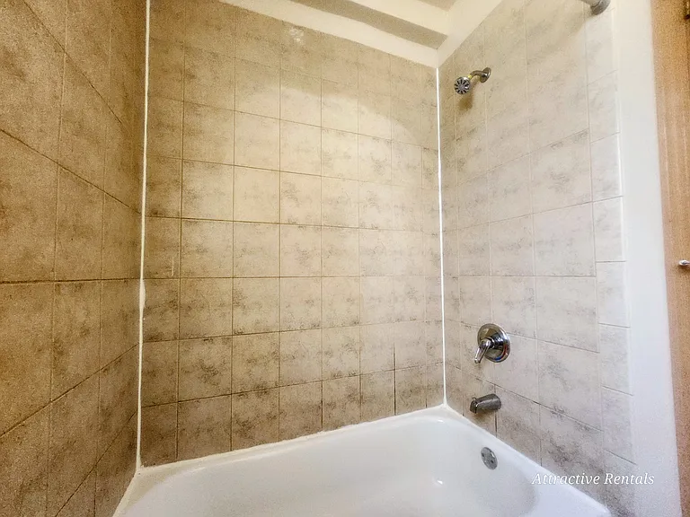 728 W 50th St — Photo 10