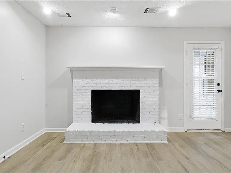 2110 Meadow View Ct — Photo 10