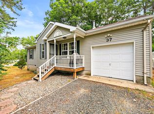 37 Flipper Ave, Manahawkin, NJ