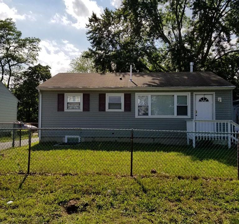 1st image of 104 Arlington Ave