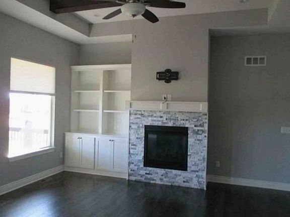2nd image of 2806 N Woodridge St