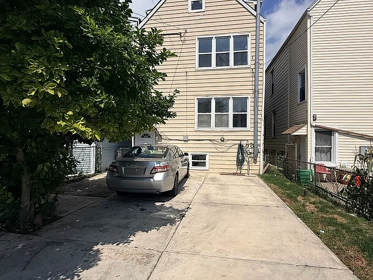 2943 N Allen Ave #1 — Photo 9