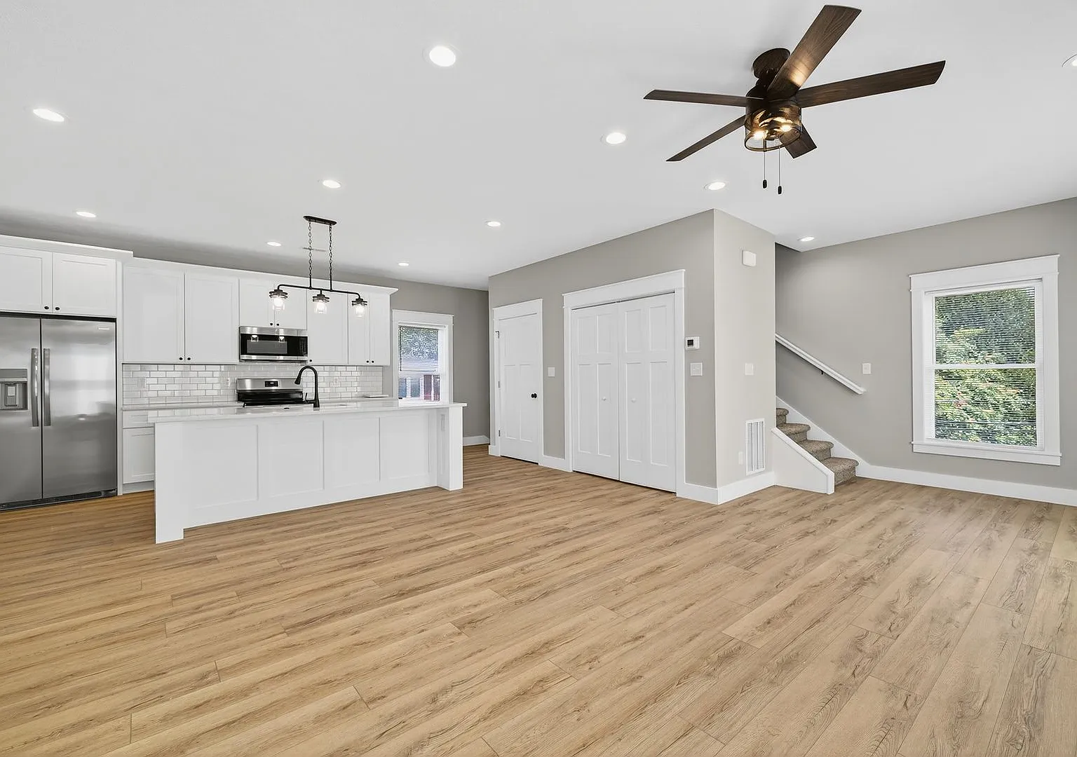 1120 N College Ave — Photo 3
