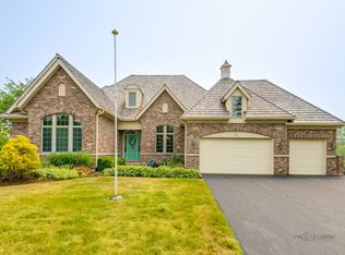 824 Wedgewood Ct, Lindenhurst, IL 60046