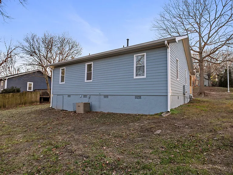 127 Marona St NE — Photo 24