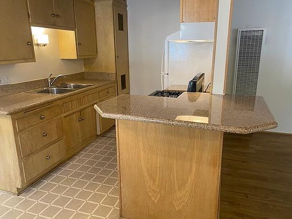 5th image of 40 Auburn Ave APT E