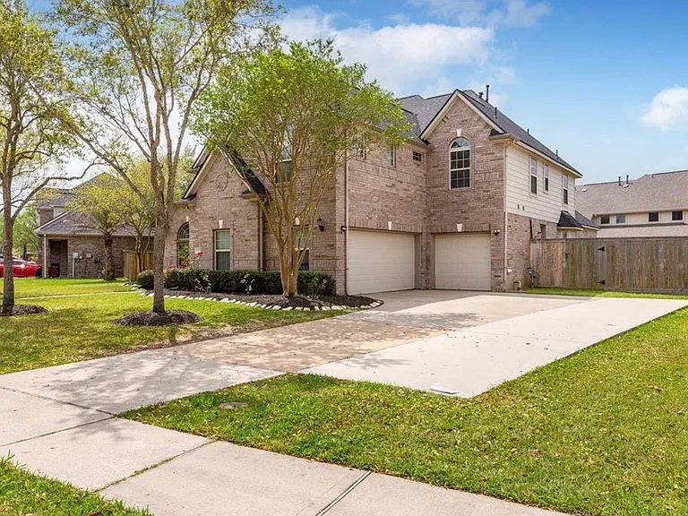 2207 Bayou Cove Ln — Photo 3