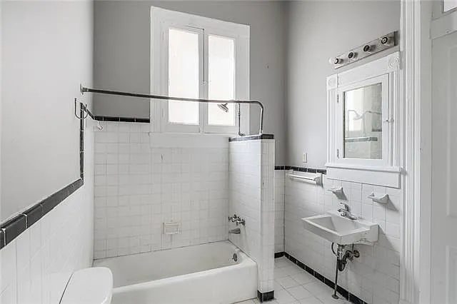 4909 Carondelet St #1/2 — Photo 9