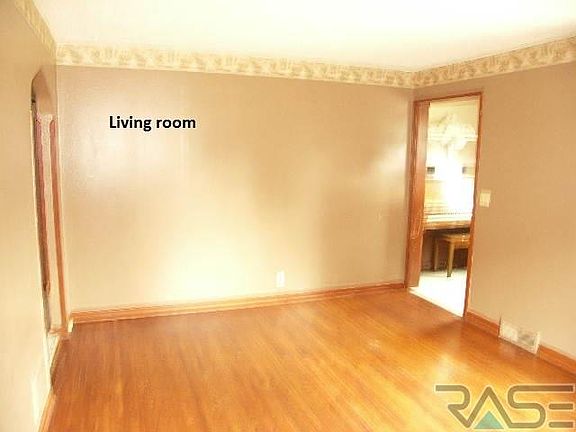 4th image of 208 E Barck Ave