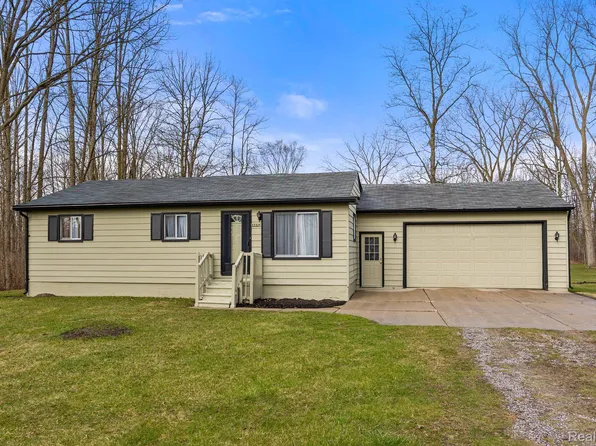 63325 Place Rd, Lenox, MI 48050