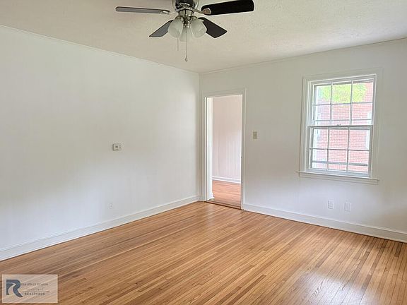 4th image of 176 Alpine Dr