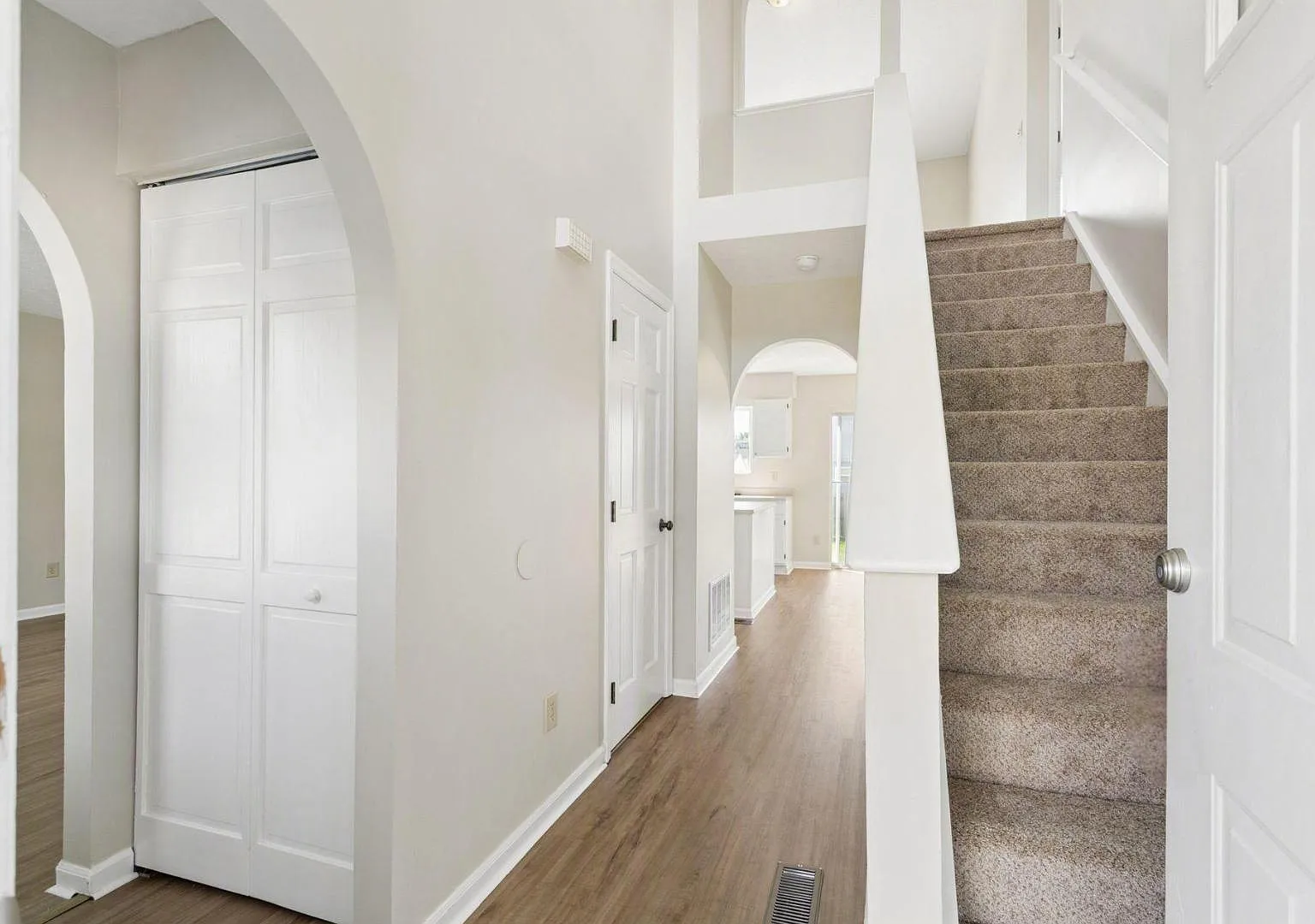 4611 Thornoak Dr — Photo 2