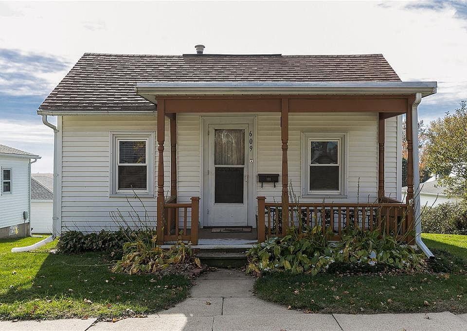 1st image of 609 E 1st St