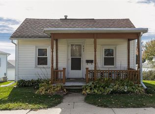 609 E 1st St, Mechanicsville, IA 52306