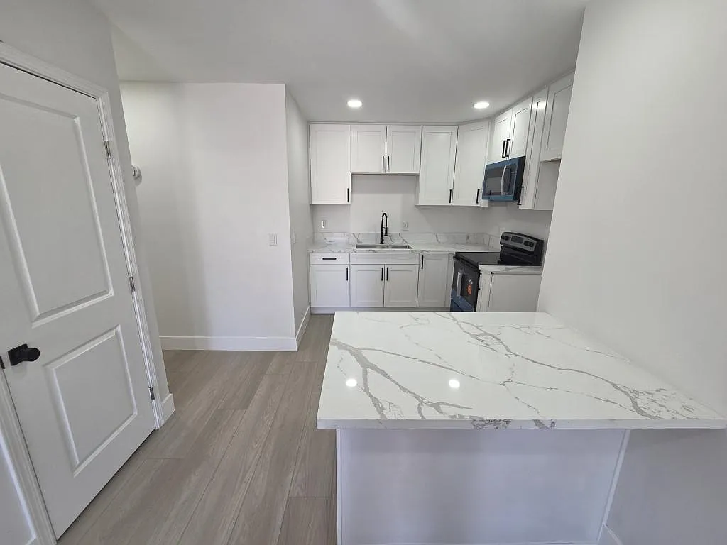 2838 Washington St — Photo 2