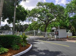 2126 Oahu Dr, Holiday, FL 34691