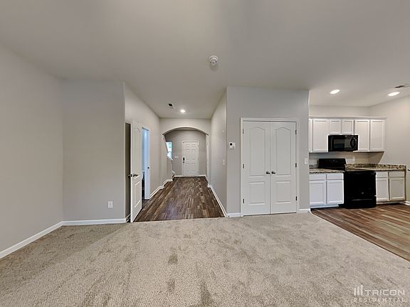 3rd image of 973 Joselynn Dr