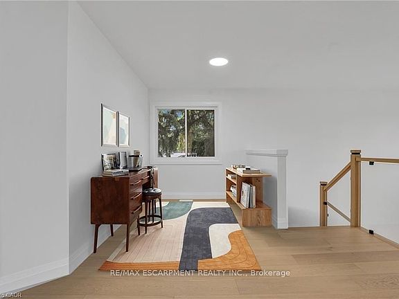 5th image of 390 Southcote Rd