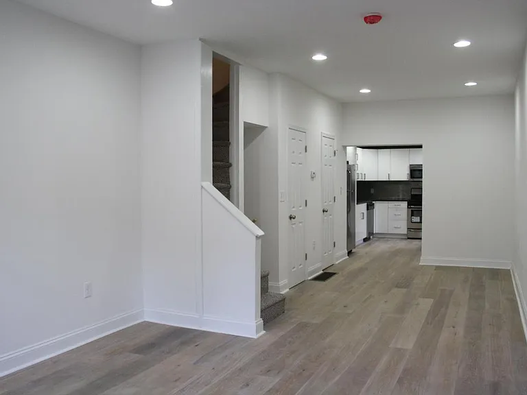 Lounge/dining from Front door onto Kitchen.