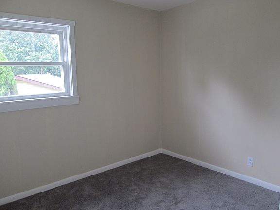 3rd image of 218 Sunset Dr