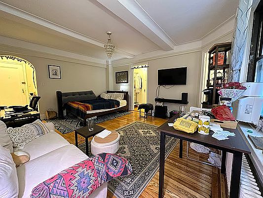 2nd image of 310 E 55th St #5DD